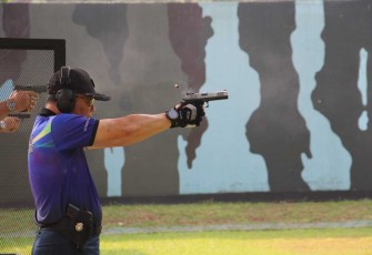 Kaskoopsud I Marsma TNI Daan Sulfi latihan menembak pistol 