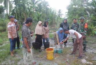 Air sumur bor program unggulan Kasad di Desa Selat Beting 