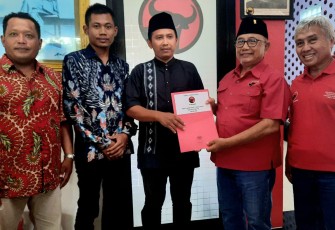 Anwar Nuris Daftar Bacabup ke PDIP Kabupaten Blitar