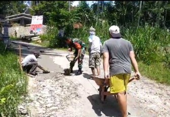 Perbaikan jalan rusak wilayah desa binaan 