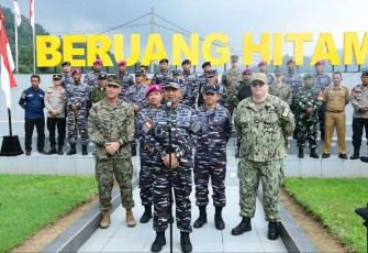 Pangkoarmada I Laksamana Muda TNI Dr Yoos Suryono menutup Latma CARAT 2024 di Lampung