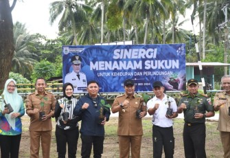 Penanaman pohon sukun di makorem 142/Tatag, Selasa (21/5)