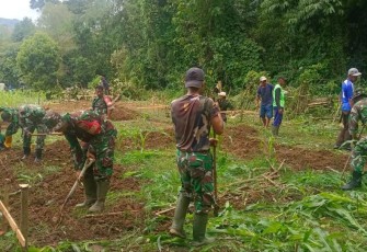 Bangun pondasi rumah korban bencana banjir 
