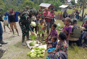 Borong dagangan mama Papua 