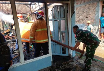 Pemadaman kebakaran rumah warga desa binaan 
