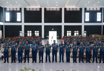 Foto bersama perwira jajaran Koarmada III Sorong