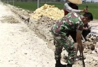 Perbaikan jalan rusak wilayah desa binaan 