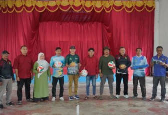 Wakil Bupati Natuna Serahkan Bantuan ke Organisasi Olahraga Secara Simbolis 