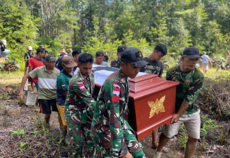 Satgas Yonzipur 5/ABW bantu pemakaman warga perbatasan 