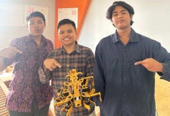 Dokumenasi: Harish dan tim dalam mengembangkan robot SAR