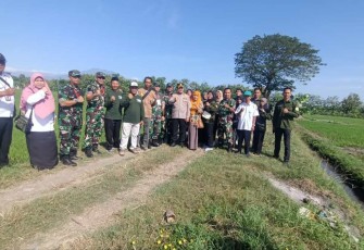 Pasis Dikreg Seskoad bersama Kelompok Tani Milenial KNOC