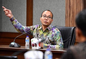 Staf Ahli Menteri Bidang Hubungan Antar Lembaga KemenkopUKM Riza Damanik