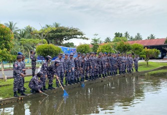 Program Ketahanan Pangan Lanal Ranai Panen Ikan Nila