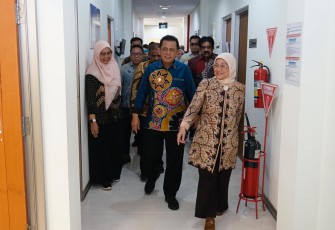 Menaker RI Didampingi Gubernur Kepri Resmikan BLK Karimun 