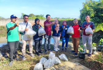 Dinas Perikanan dan Kelautan Indramayu Beri Bantuan 5000 Bibit Ikan Lele untuk Kecamatan Pasekan 