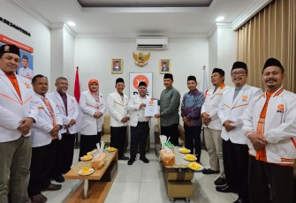 PKS Jatim Serahkan SK Bacabup Ngawi Ony Anwar dan Bacawali Kota Madiun Maidi 
