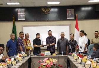 Anggota DPRD Kota Batam Hendra Asman Sambut Kunker DPRD Kabupaten Madina 
