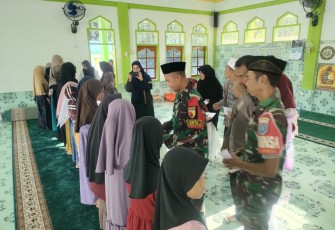 Satgas Yonzipur 5/ABW santuni anak yatim di perbatasan 