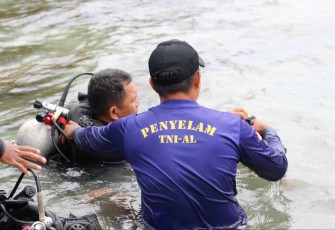 Latihan Scuba Prajurit Koarmada III 