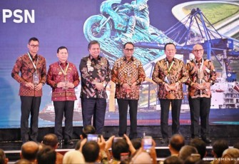 Foto bersama Menhub Budi Karya Sumadi 
