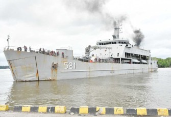 KRI Teluk Lada-521