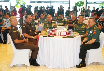TNI Terima Hibah Mobil Kawal dan Mobil Tahanan Militer dari Kejaksaan RI 