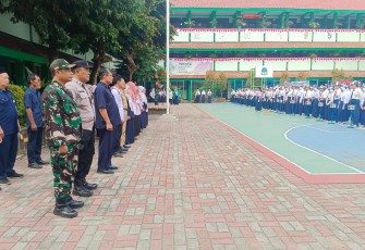Upacara Bendera dan Sosialisasi Pencegahan Tawuran oleh Danramil Duren Sawit 