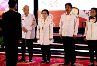 Megawati Serahkan Duplikat Bendera Pusaka ke Gubernur DIY 