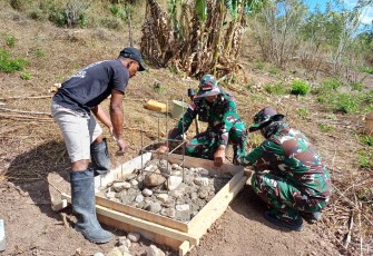 Kolaborasi Satgas Yonkav 6/Naga Karimata dan UPF Dalam Membangun Pilar Batas Negara 
