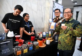 SeskemenkopUKM Arif Rahman Hakim