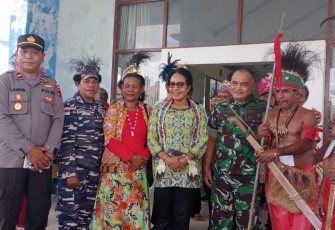 Kadispotdirga Lanud Manuhua Kolonel POM Kabul SH menghadiri musyawarah suku Byak ke III