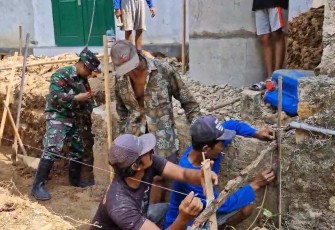Bangun pondasi mushola wilayah desa binaan 