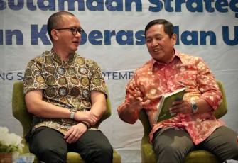 Deputi bidang Perkoperasian KemenkopUKM Ahmad Zabadi saat launching buku