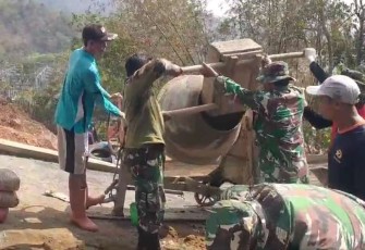 Rabat jalan makam di wilayah desa binaan 