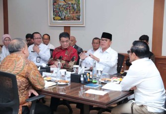 Mendes PDT Yandri Susanto saat memaparkan langkah kerja menyukseskan program pemerintah dengan Menko PM di Jakarta, Rabu (6/11)