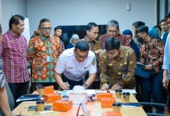 Penandatanganan kontrak IMO PT KAI di Jakarta 