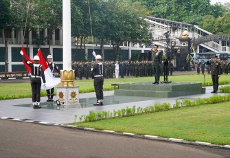 Upacara peringatan hari Pahlawan ke-79 di Makostrad Jakarta, Minggu (10/11)