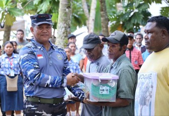 Pangkoarmada III Laksda TNI Hersan 