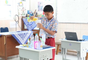 Siswa sekolah Angkasa Lanud Adi Soemarmo 