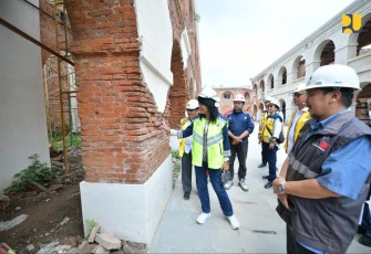 Wamen PU Diana saat meninjau pekerjaan penataan benteng Pendem Ambarawa 