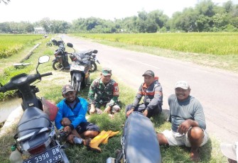 Komsos Babinsa bersama warga binaannya
