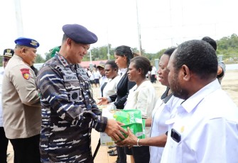 Pangkoarmada III Laksda TNI Hersan 