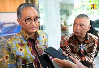 Menteri PU Dody Hanggodo saat memberikan keterangan pers di Jakarta, Senin (25/11)
