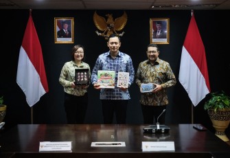 Menekraf Riefky bersama Menko IPK Agus Harimurti Yudhoyono di Jakarta, Selasa (3/12)
