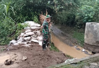 Penanganan tanggul jebol di wilayah desa binaan 