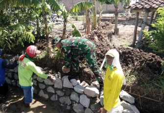 Perbaikan tanggul saluran wilayah desa binaan 
