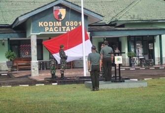 Upacara bendera prajurit Kodim 0801/Pacitan 