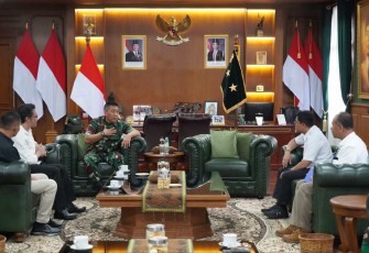 Gubernur Akmil Mayjen TNI R. Sidharta Wisnu Graha saat menerima kunjungan Walikota dan Bupati Magelang, Selasa (24/12)