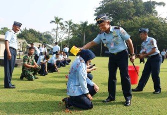 Dankosek IKN Marsma Abdul Haris saat tradisi kenaikan pangkat prajuritnya, Senin (1/4)