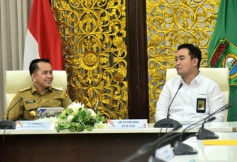 Pj Gubernur Sumsel Agus Fatoni bersama GM PT Kilang Pertamina 3 Plaju Yulianto Triwibowo 